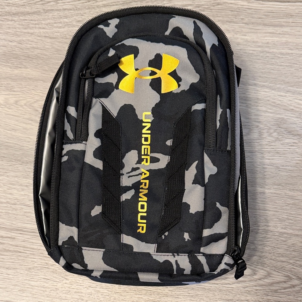 Under Armour Black and Gray Camo Lunchbag